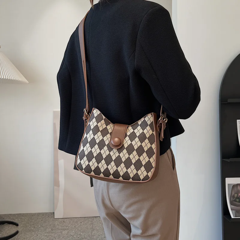 Вместительная дизайнерская винтажная сумка-шоппер со стразами в клетку