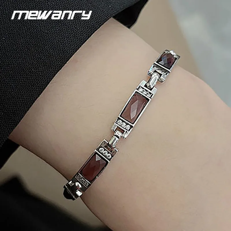 

Браслет-цепочка серебристого цвета в стиле панк