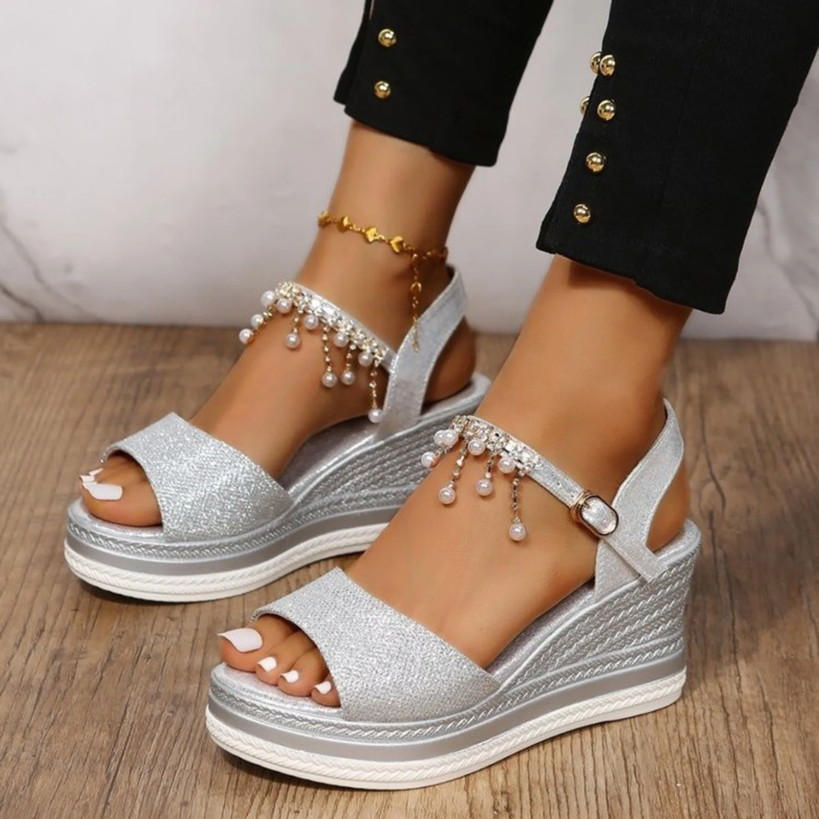 

Ladies Fashion Summer Rhinestone Pearl Decoration Open Toe Buckle Thick Sole Slope Heel Sandals Women's Sandals