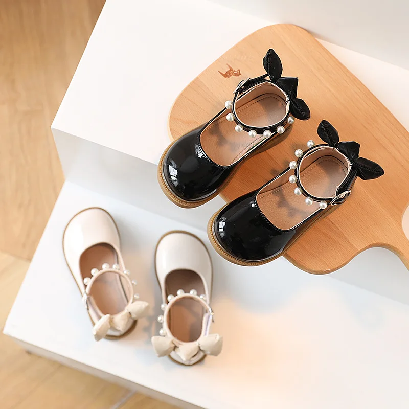 

Детские туфли с низким голенищем, милые детские модные повседневные однотонные черные туфли с жемчугом и круглым носком, блестящие классич...