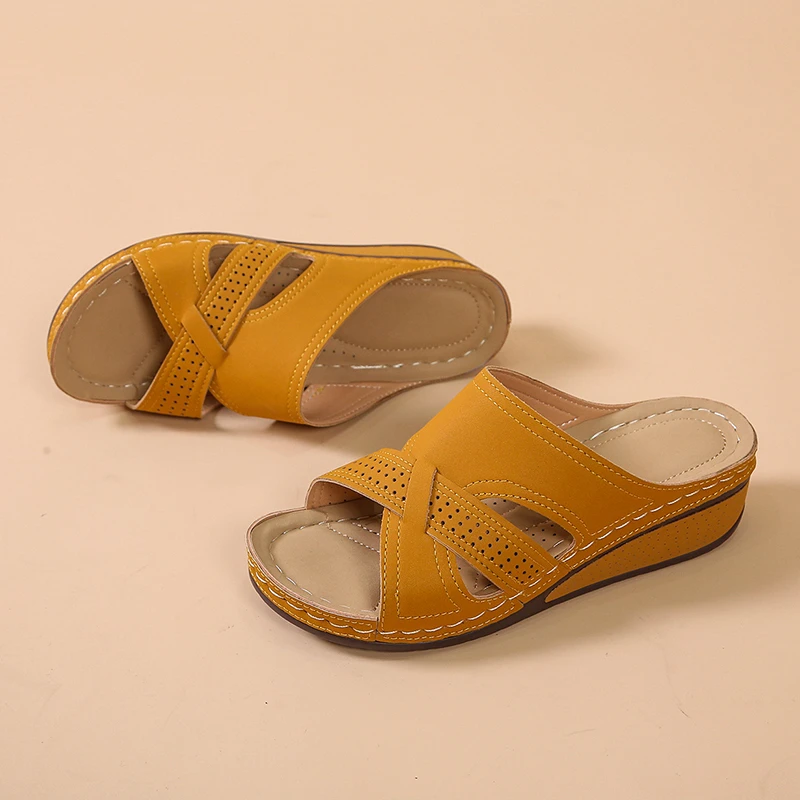 

2022 Summer Shoes Woman Outer Wear Non-slip Plus Size Wedge Retro Breathable Hollow Women Slippers Beach Ladies Slide