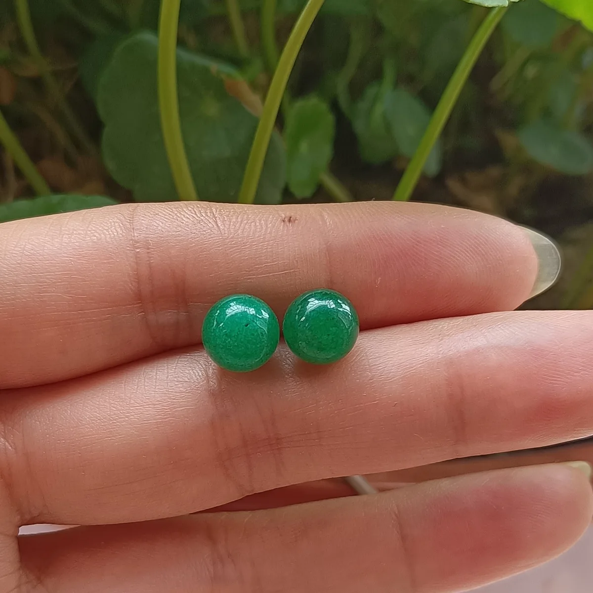 

Искусственные серьги-гвоздики из горного хрусталя