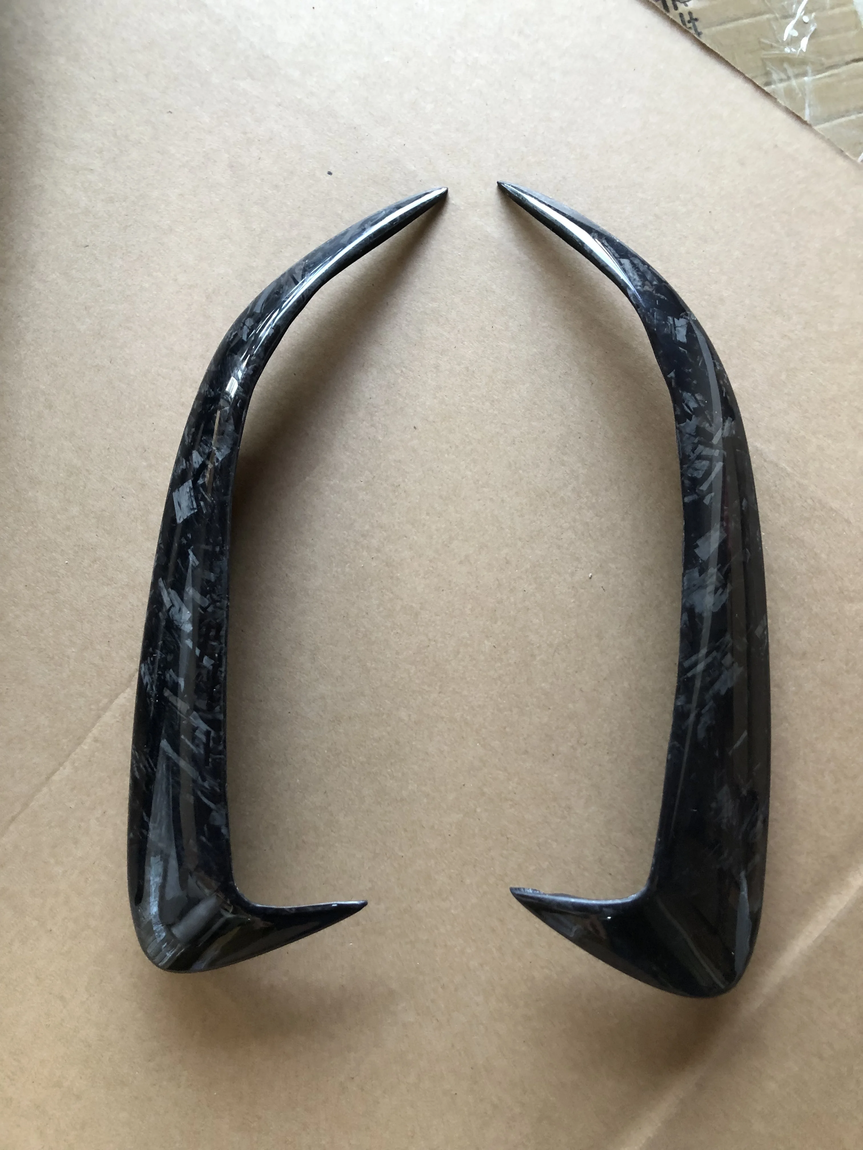 Кованые вентиляционные отверстия для заднего бампера из углеродного волокна