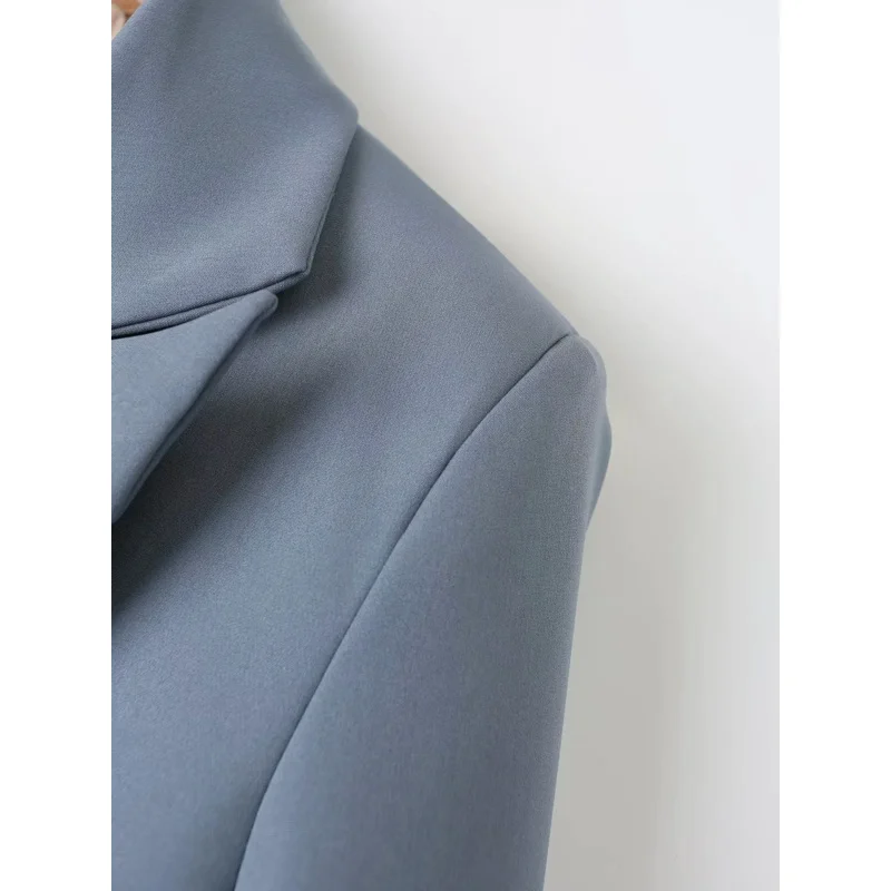 Рисунок 5 - Женский двубортный блейзер с карманами