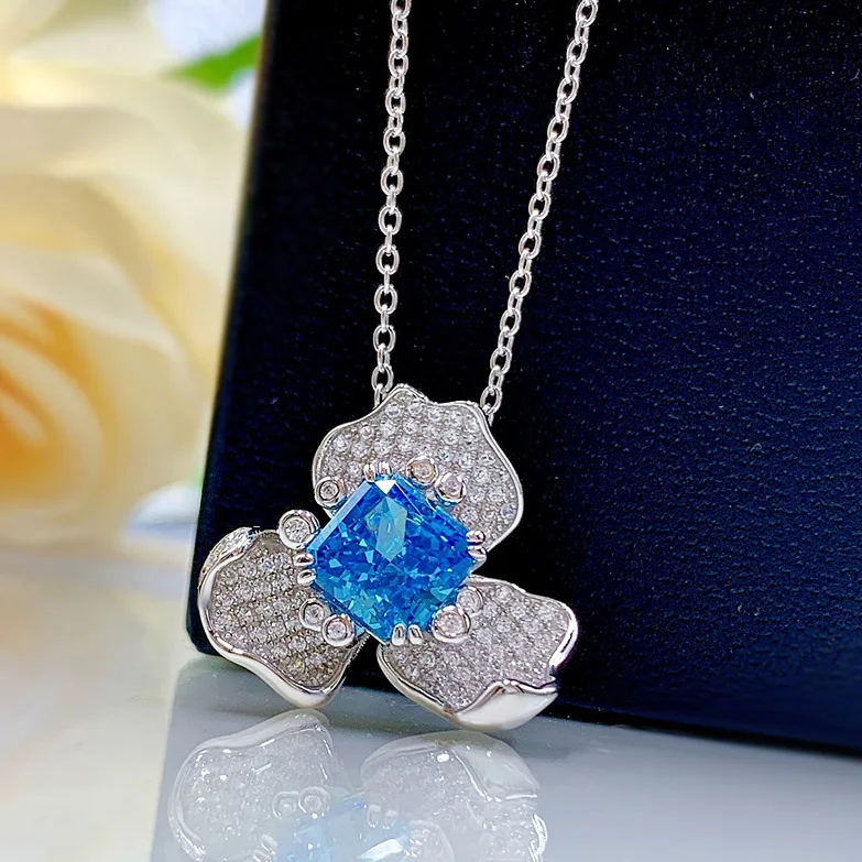 

ZOCA Jewelry New Design S925 Silver Blue Treasure 7*7 Redean Luxury Diamond-filled Flower Necklace Pendant For Women