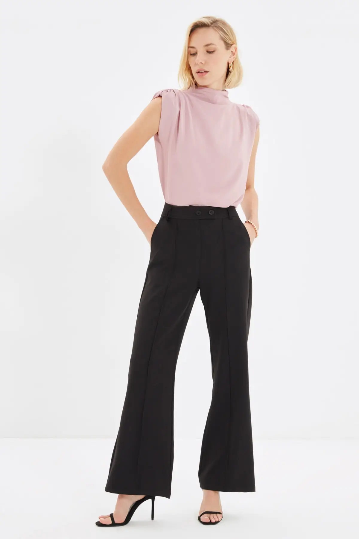 

Trendyol Straight Pants TWOAW22PL0160