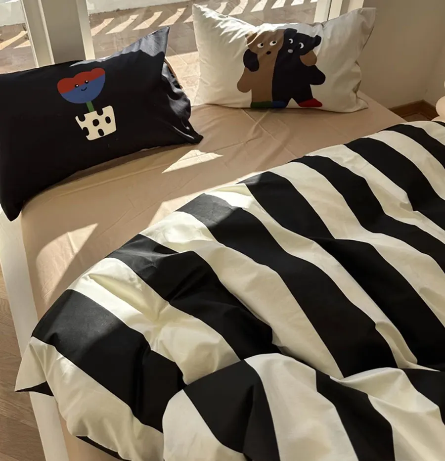 Женский комплект постельного белья с черными полосками двойной полный