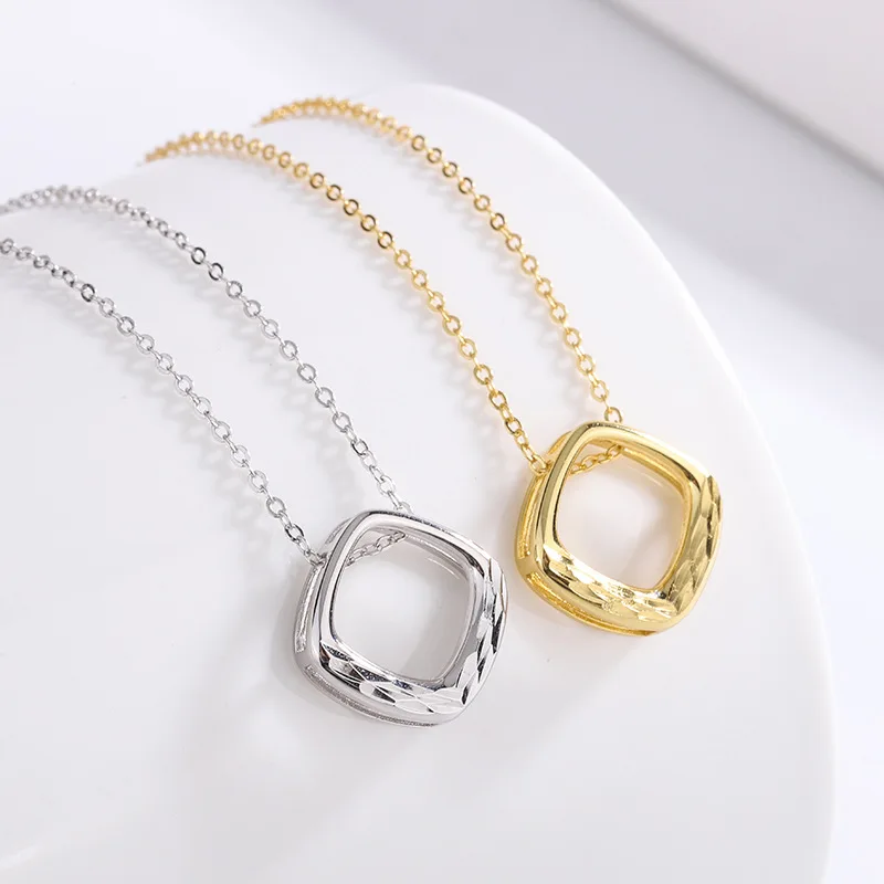 

Женское геометрическое ожерелье с квадратным кулоном из чистого серебра 925 пробы, минималистичный стиль с двумя вариантами цвета для повседневной элегантной жизни