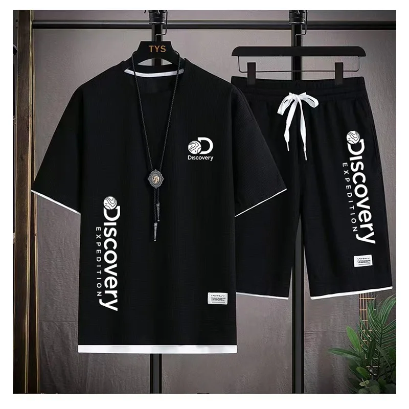 

Костюм мужской спортивный из дышащей футболки и шорт