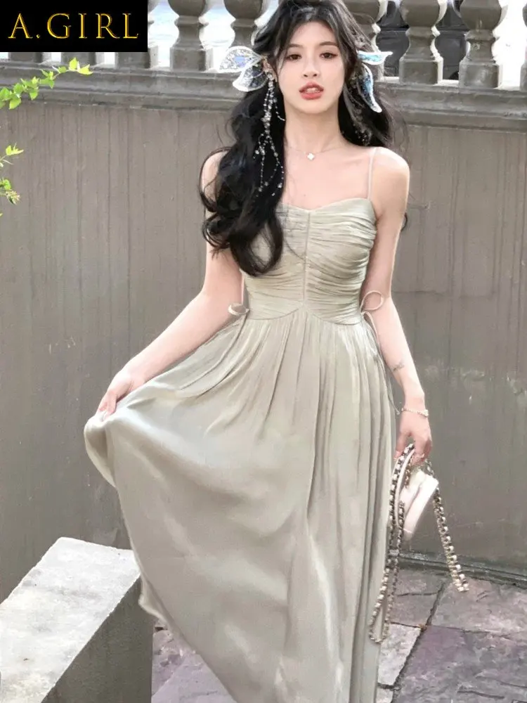 

Женское летнее платье-миди на тонких бретельках, без рукавов