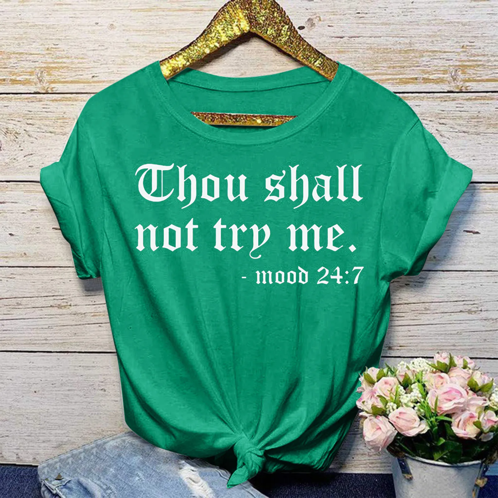 

Женская блузка с коротким рукавом, круглым вырезом и принтом букв