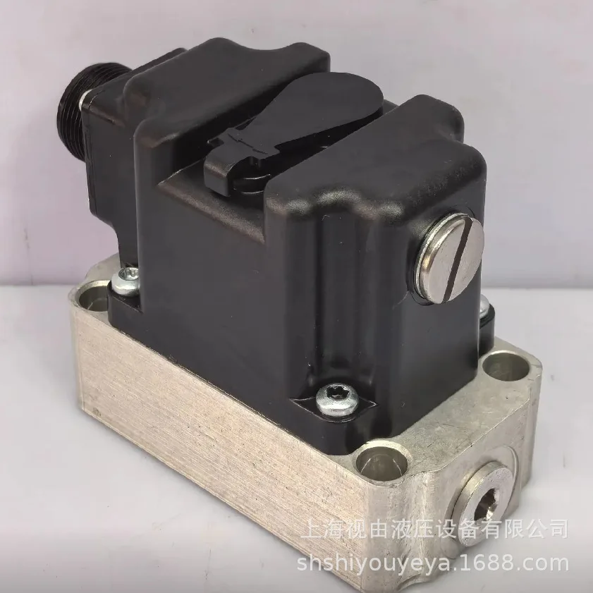 Фото MCV116G4201 Danfoss Electronic Control Valve Head Spot №3