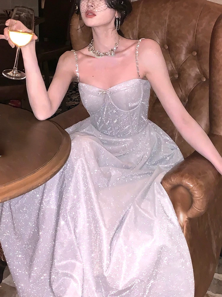 Женское вечернее платье на бретелях-спагетти без рукавов