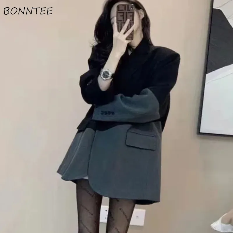 Распространенные блейзеры для женщин с зубчатым дизайном молодых девушек