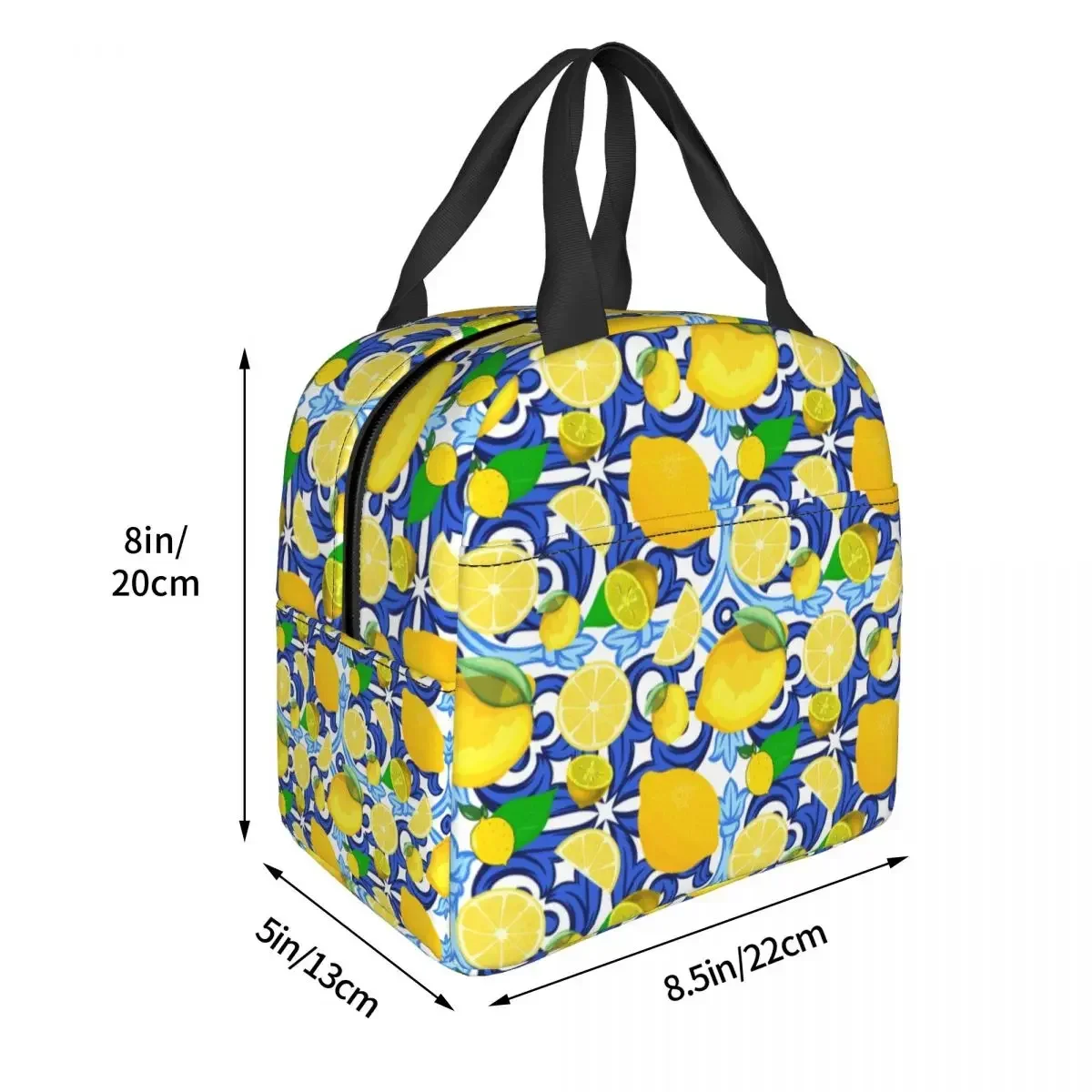 Лимон на верхней части сине-белой плитки итальянский стиль изолированный