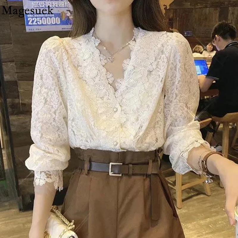 

Женская кружевная блузка с длинным рукавом и V-образным вырезом