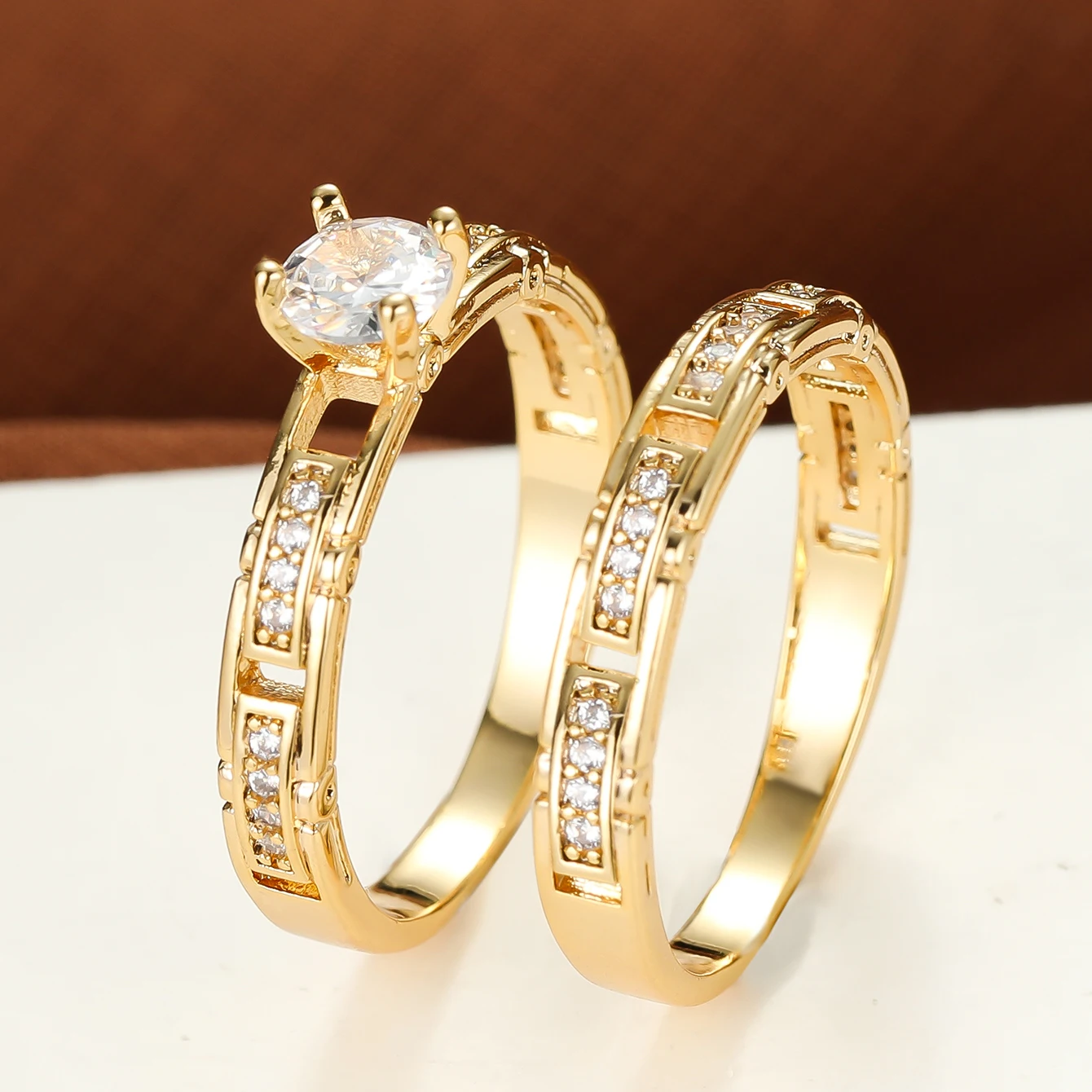 

Creative Watch Chain Design Gold Couple Rings for Women Men 2 IN 1 Round Cut Clear Zircon Stone Wedding Engagement Rings Jewelry