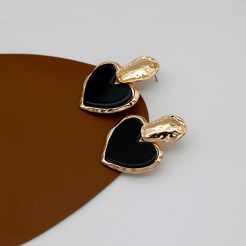 Черные массивные серьги в форме сердца большие полимерные тяжелые крупные