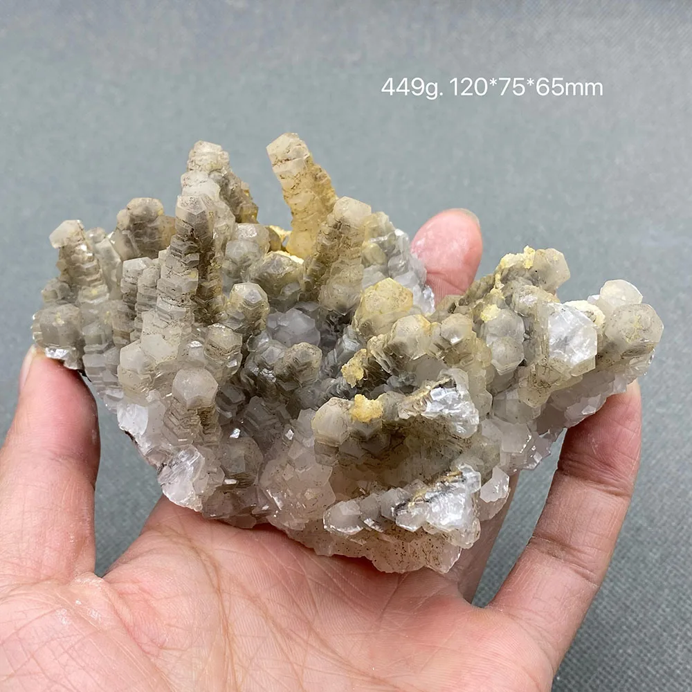 100% натуральный кальцит в форме башни (с флуоресценцией) черный образец