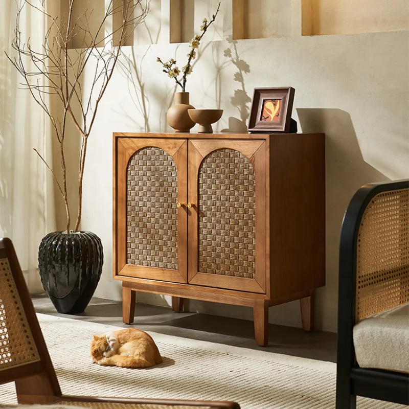 Буфетная мебель для шкафа с декоративными элементами