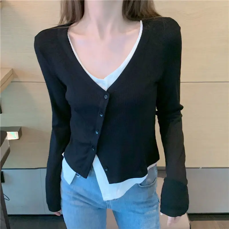 Ladies V-neck Stitching Contrast Color Fake Two-piece Long-sleeved T-shirt Women's Spring New Design Niche Slim-fit Chic Top images - 6
