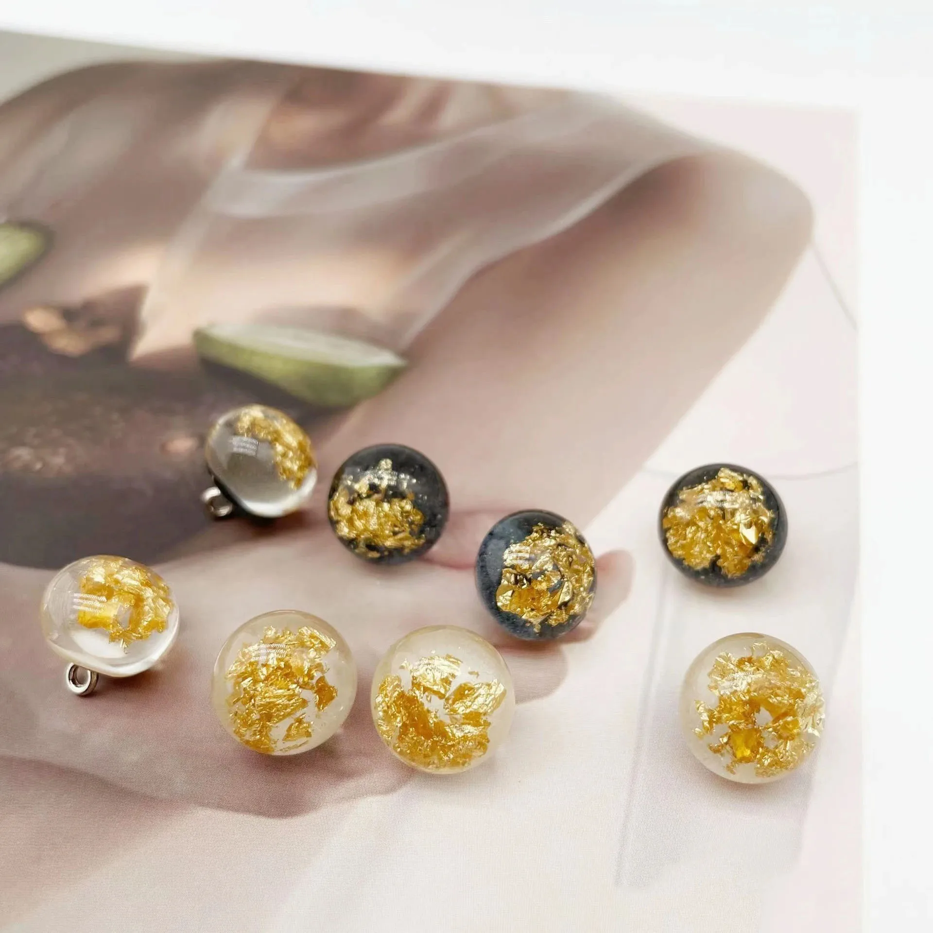 

Прозрачные пуговицы из золотой фольги, декоративные пуговицы из смолы, китайские пуговицы Чонсам для шитья, рукава рубашки, воротника, аксе...