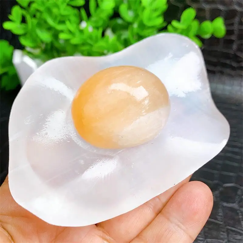 

Natural Selenite With Calcite Poached Egg Crystal Carving Healing Fashion Home Decoration Children Birthday Presents 1pcs