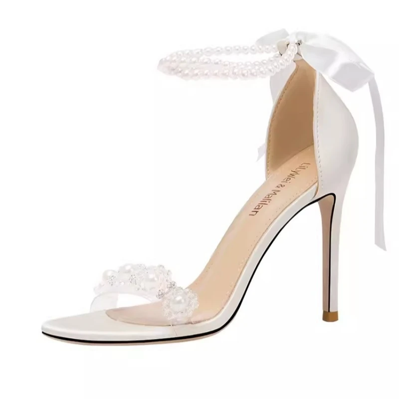 Рисунок 2 - Сандалии женские с шелковым лицевым покрытием