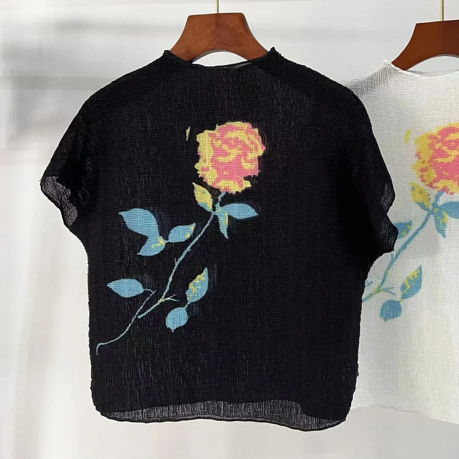 

Miyake Pleated T-shirt Korean Style Elegant Flower Short Sleeve Tops High Quality Fashion Brand Versatile Temperament Tees