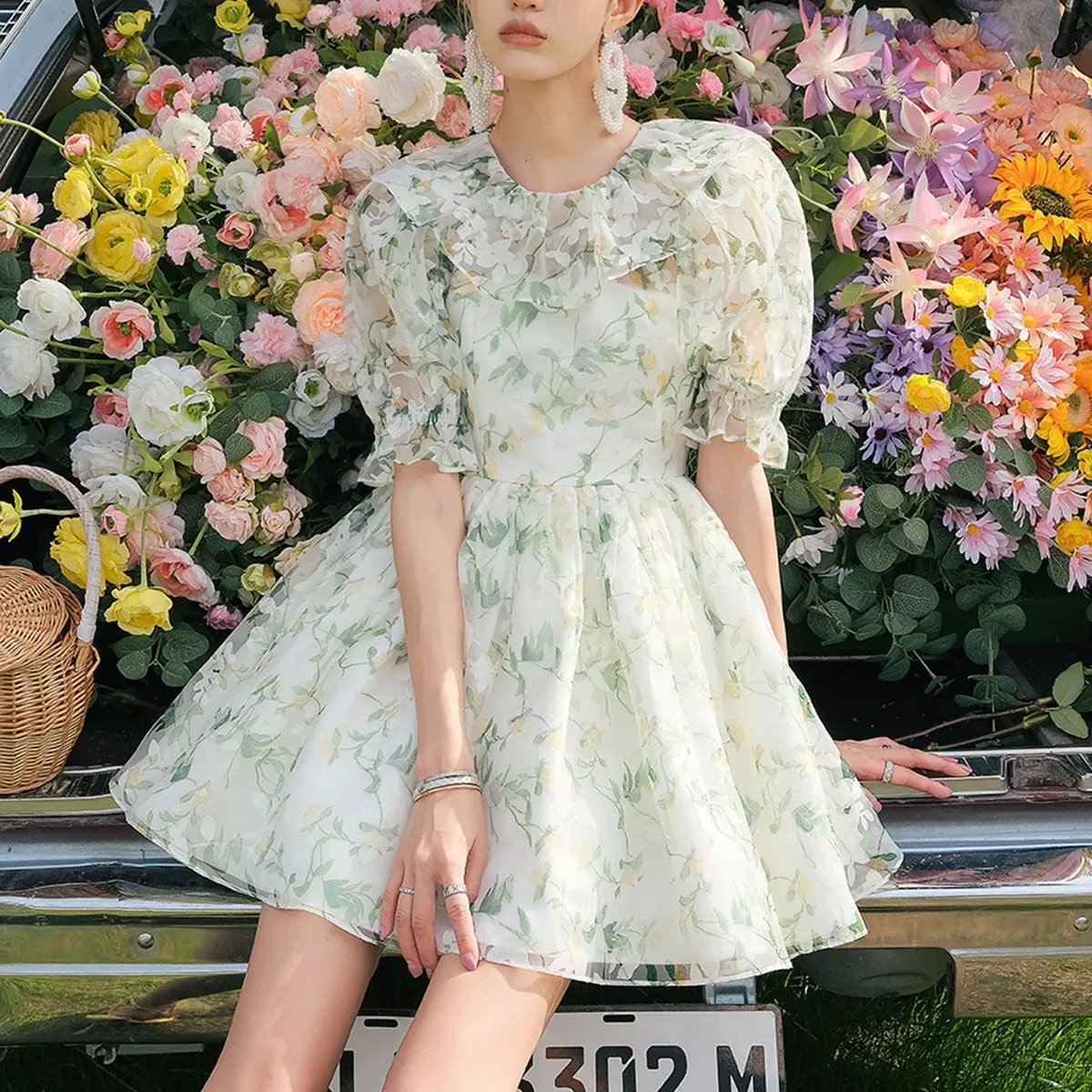 

Light Luxury Socialite French Unique Super Fairy Heavy Industry Lace Temperament Self-cultivation Inner Dress