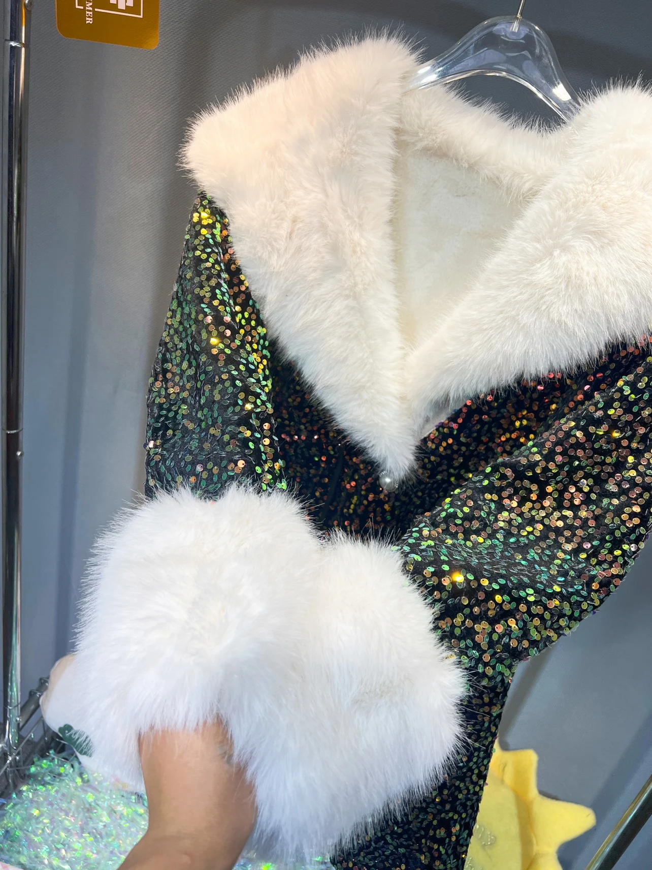 Рисунок 4 - Шуба женская с длинным рукавом