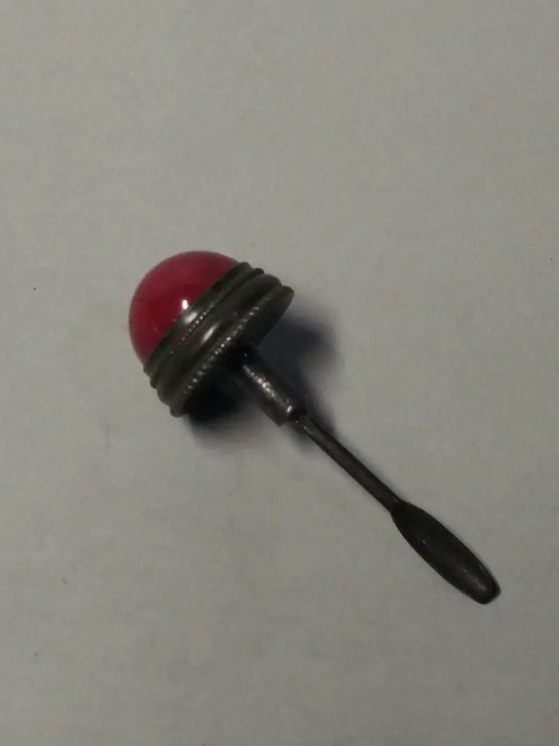 Статуэтки из красного нефрита 2 шт