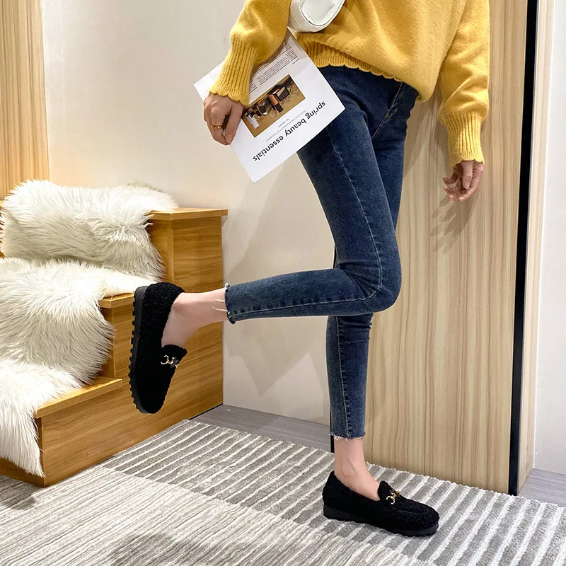 2022 Winter Femme Thicken Fuzzy Moccasins White Wool Shoes Ladies Luxury Buckle Flats Women Plush Sheep Fur Loafers