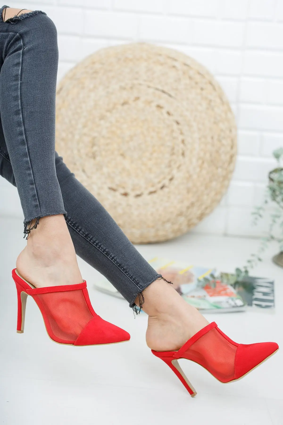 

Women's Fashion Female Slippers With Suede Red Net