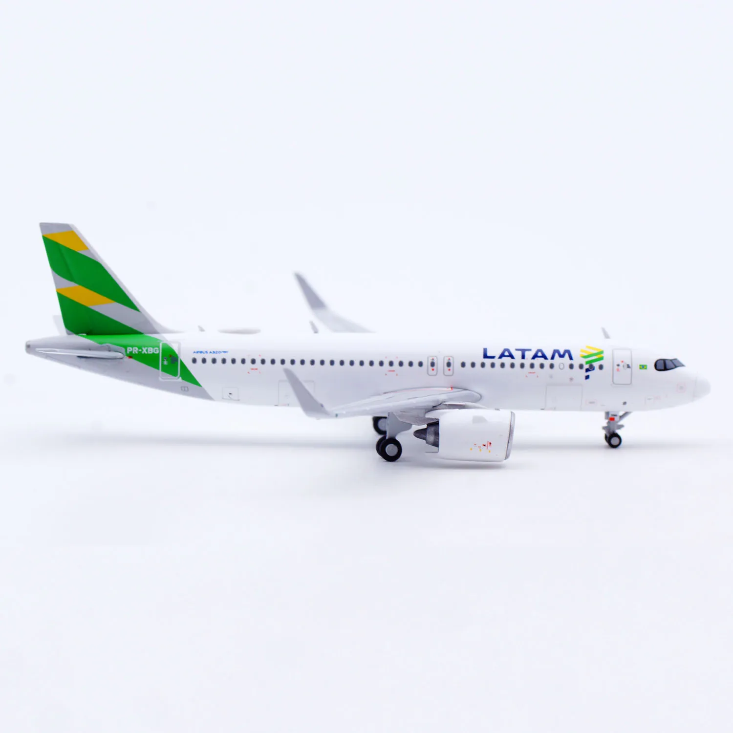 Коллекционная модель самолета из сплава XX40210 JC Wings 1:400 LATAM Airlines Airbus A320neo PR-XBG с подставкой (art.: 3920d9b9721ec) - 3920d9b9721ec