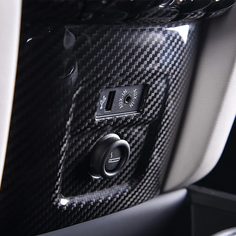 Наклейка на панель автомобильного прикуривателя из углеродного волокна