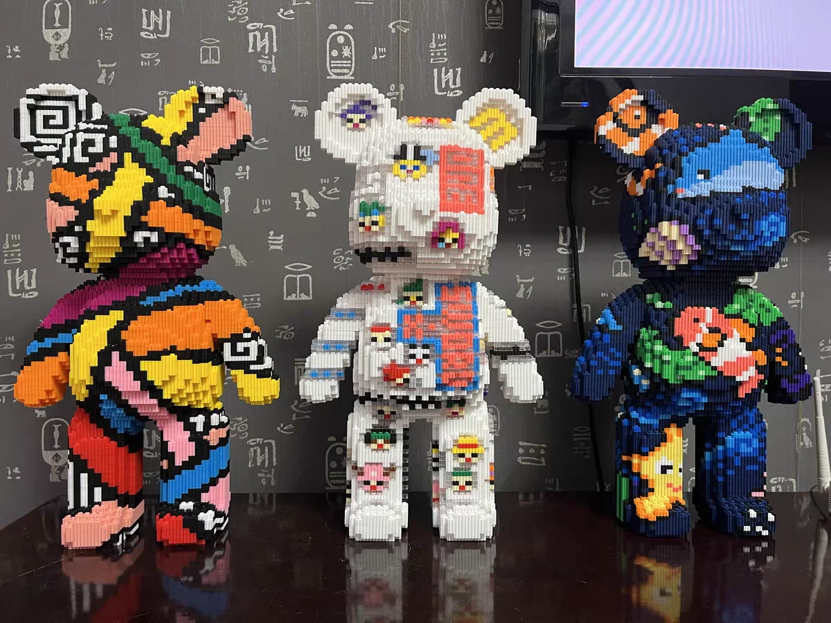 

Creative Ideas Love Violent Bear 32CM Large Bearbrick Model with Light Building Blocks Educational Toys Kids Birthday Gift