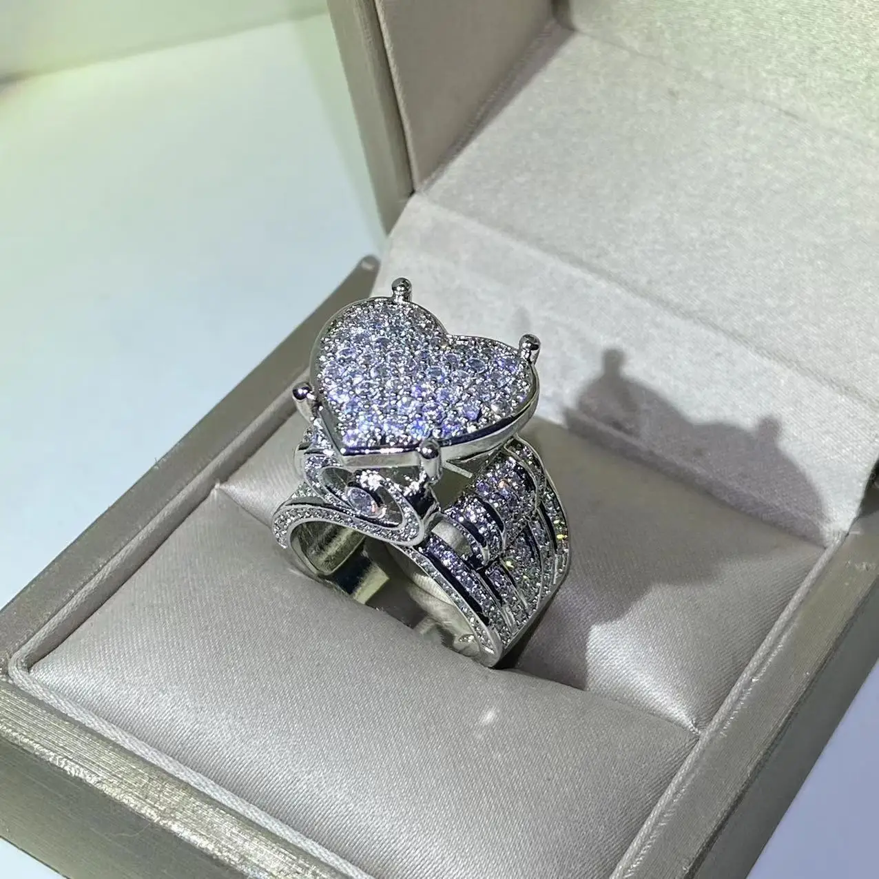 

New 925 Silver Exquisite Big Heart Ring 5A CZ Micro Pave Cubic Zirconia Ring Fully Iced Out Bling Hip Hop Punk Men Women Jewelry