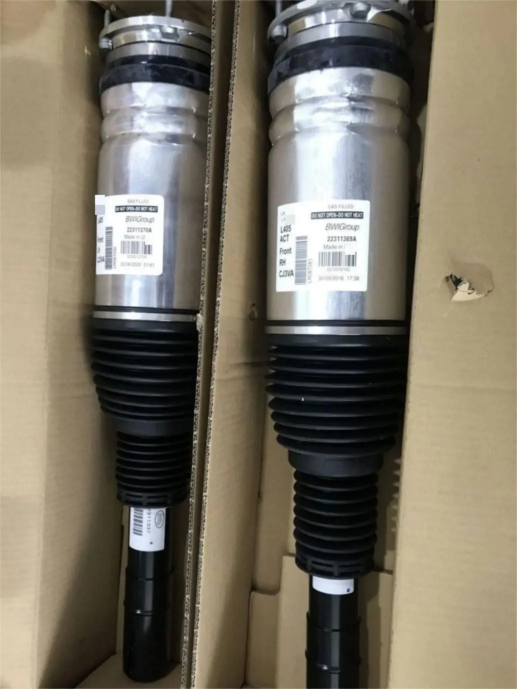 

Air Suspension For Land Rover Range Rover L405 L494 with EDC Solenoid Strut Shock Air SpringLR087092 LR087081
