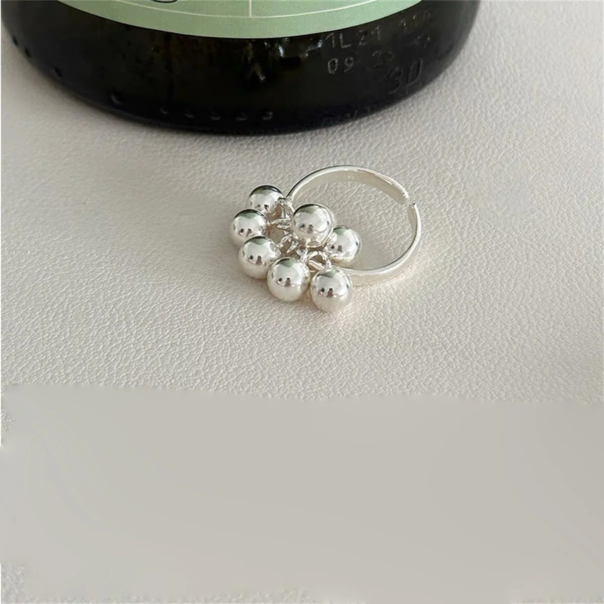 Женское кольцо с камнем-колокольчиком из серебра 925 пробы