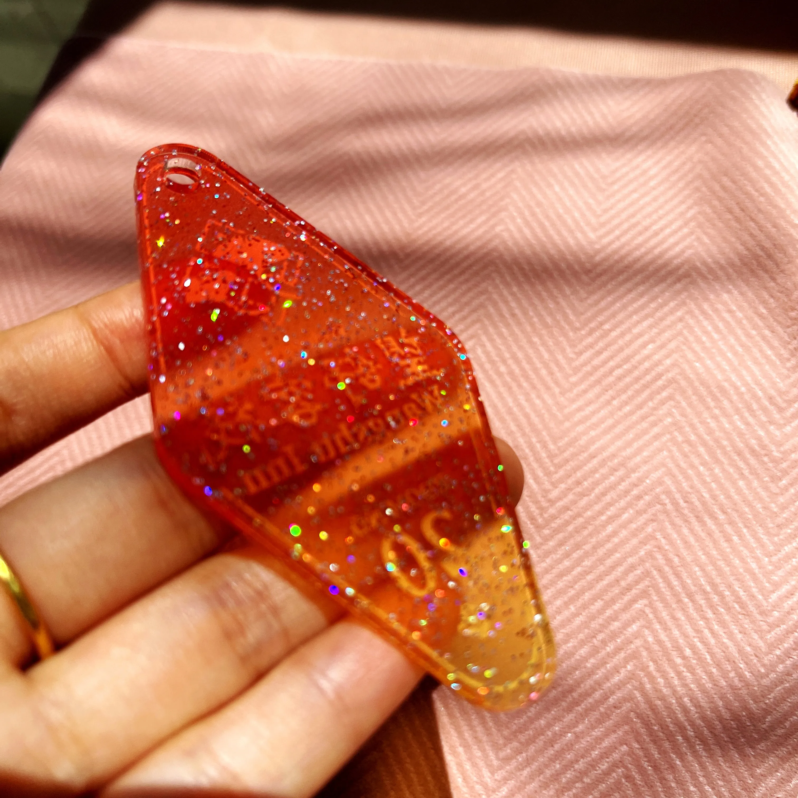 

Черный брелок для ключей в винтажном стиле