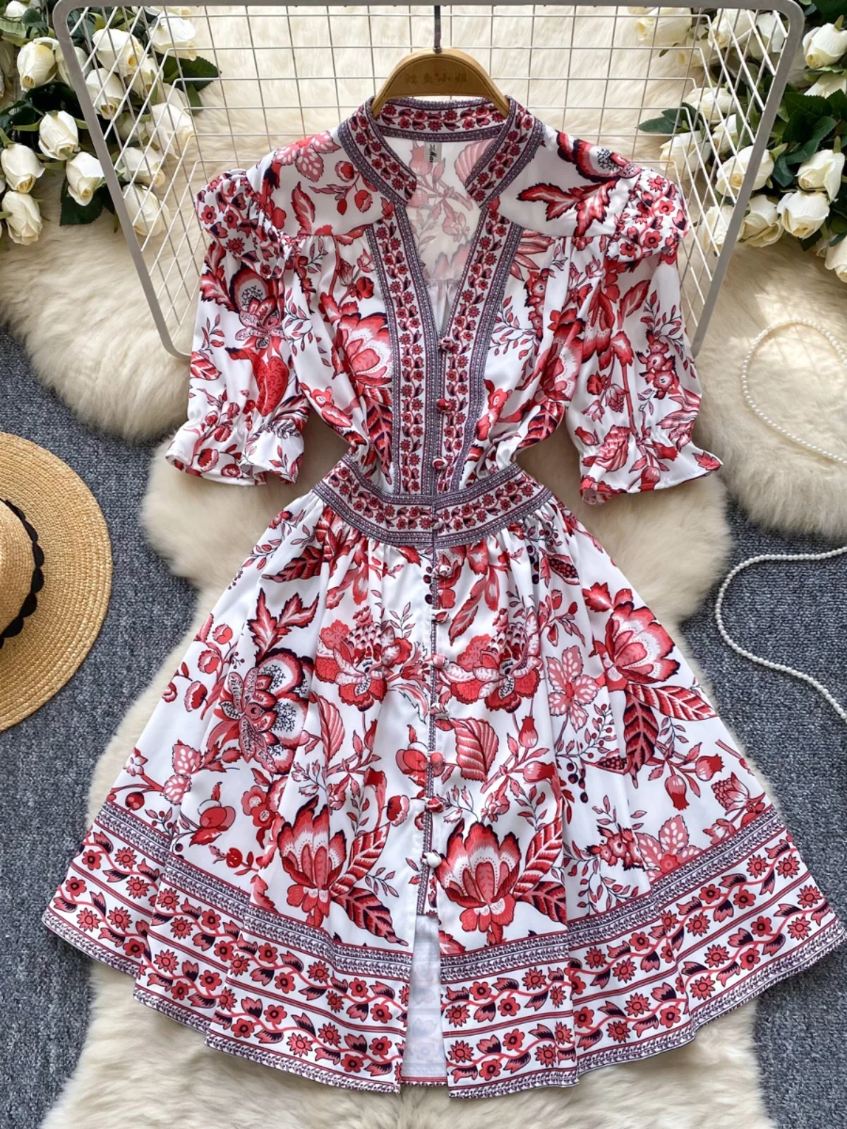 Платье женское ТРАПЕЦИЕВИДНОЕ с принтом V-образным вырезом и пышными рукавами