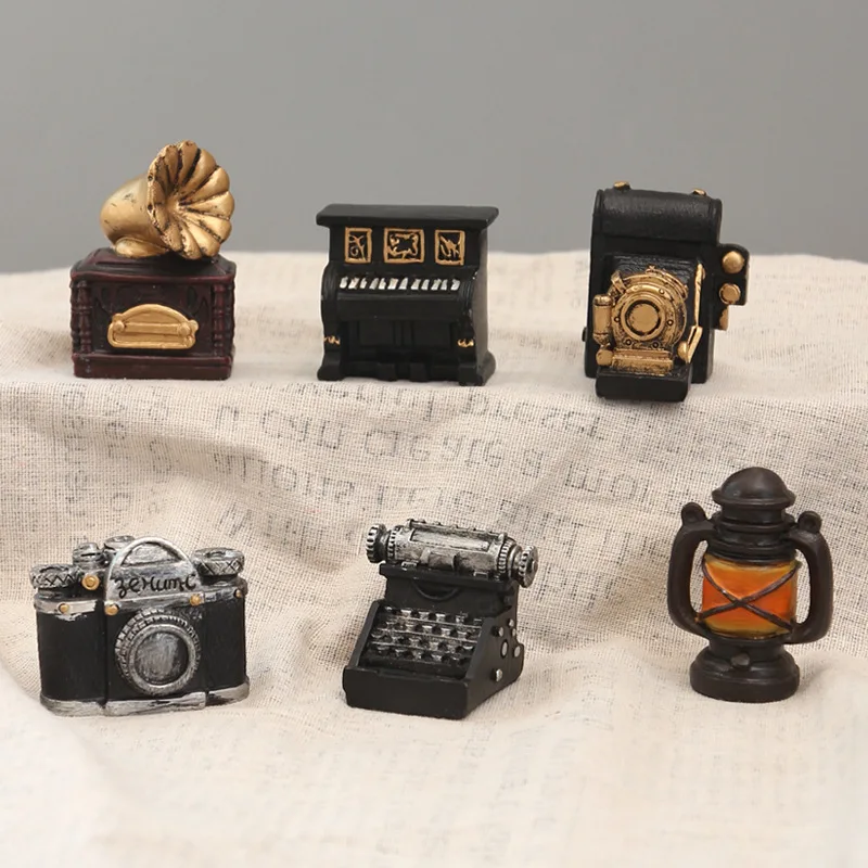 Mini Record Player Resin Model Vintage Typewriter Camera Crafts Ornaments Photography Background Props Home Desktop Decoration
