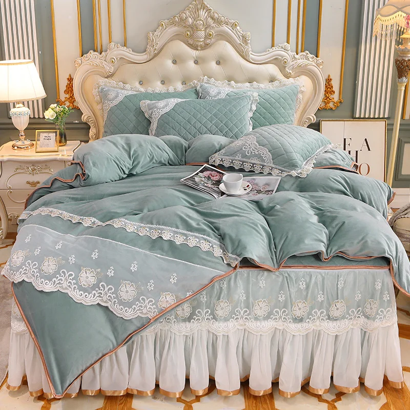 

Luxury Princess Wedding Crystal Velvet Bedding White Lace Edge Double Duvet Cover Set Quilted Bed Skirt Bedspread Pillowcase