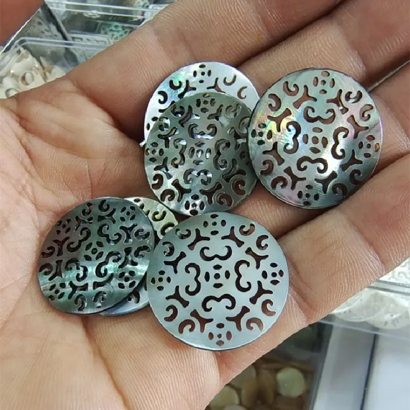 

2PCS Nature Saltwater Shell Pendants Mother Of Pearl 25MM White And Black Colors Good Quanlity Free Shippings New Hots