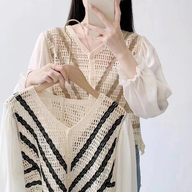 

Женский вязаный кардиган на пуговицах, в полоску