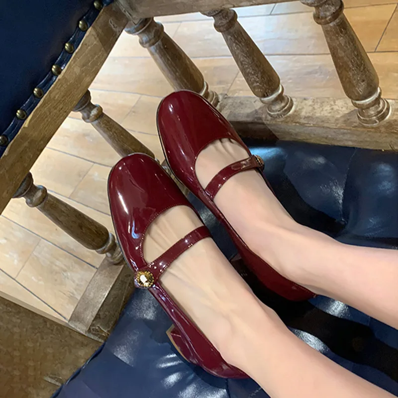 

Large base shoe shallow mouth round head coarse documentary shoes female spring