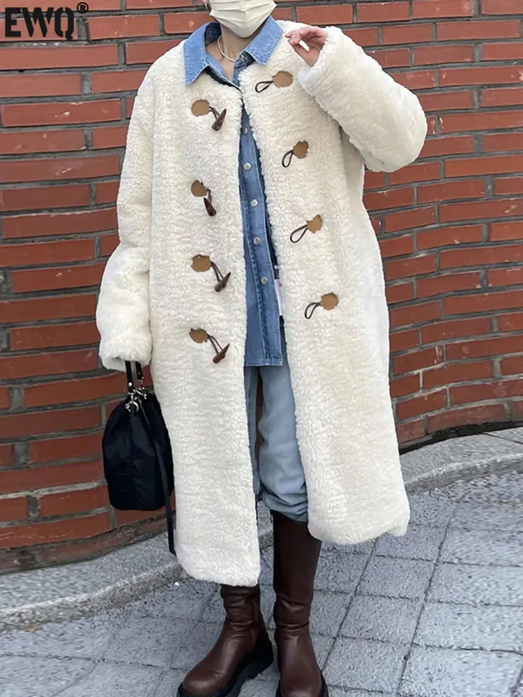 

[EWQ] Coffee Horn Button Lambs Wool Coat 2023 Autumn Winter New Tide Long Sleeve Pocket Warmth Thick Outwears Clothes 16U5324