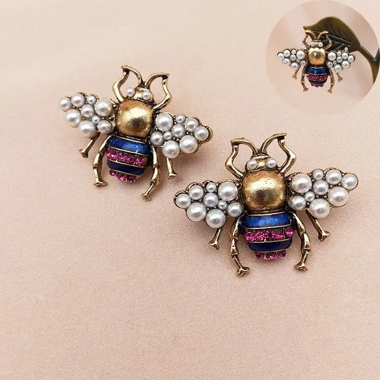 

Retro Exquisite Little Bee Ear Studs Female Refined Stylish And Versatile Earrings Simple And Personalized Earrings Personality