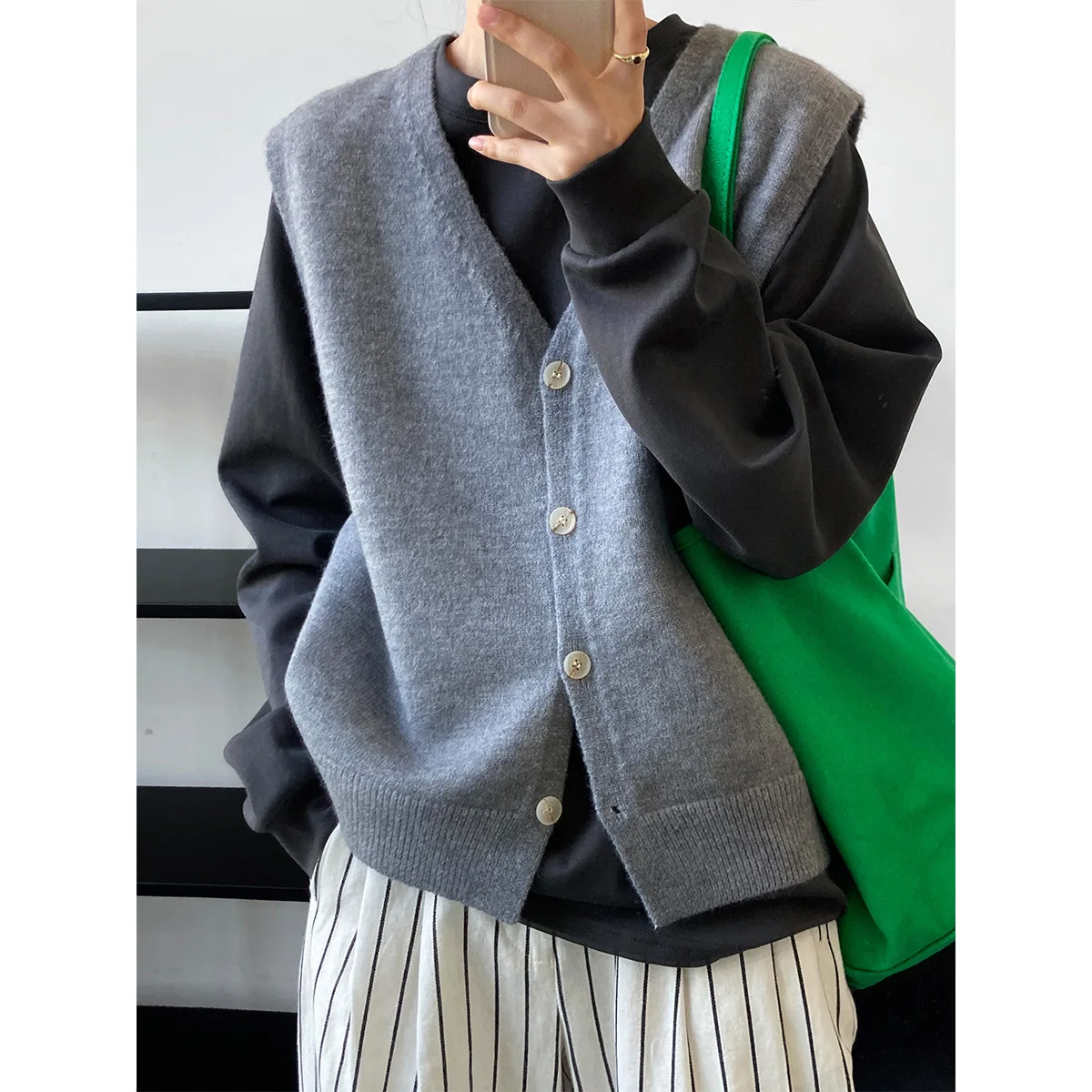 

Knitted vest vest cardigan women's spring 2023 new outerwear v-neck sleeveless woolen vest top